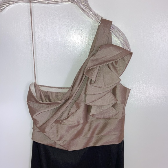 London Times, One Shoulder, Champaign and black, Size 4 Dress - Picture 4 of 11
